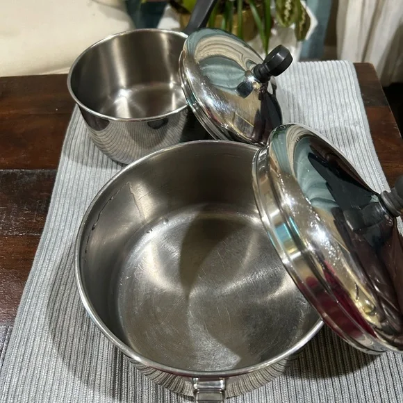 Farberware Silver Saucepan with Black Handle
Sizes: 1 quart & 2 quart - Picture 9 of 11